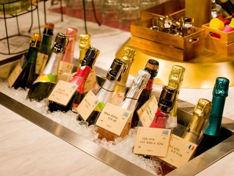 60種類以上のワインが飲める、人気のワインビュッフェ