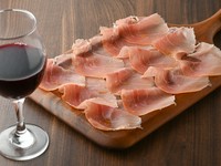 ★生ハム追加トッピング
･サラダ +330円
･オリーブ +330円
･ハラペーニョ +330円
･サラミ +550円
･プラッターチーズ +550円