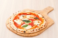 ★月～金限定のランチプラン★
3種類から選べるパスタと､食べ放題の前菜3種･サラダ･ピザ6種類･食後のデザート･食後のコーヒー◎
さらに｢ワインセルフ飲み放題｣も付いてお1人様3,500円のお得なプランです｡