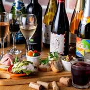名物｢ワインビュッフェ(飲み放題)｣と｢前菜7種盛り合わせ｣が付いたお手軽なプラン♪
