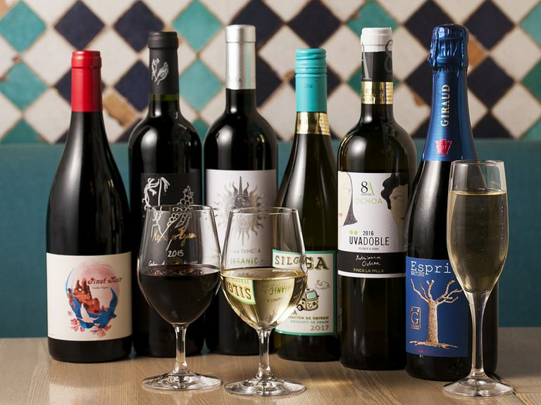 スペイン料理を楽しむにはワイン。充実のラインナップ