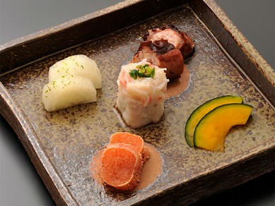 旬魚で彩るこだわりの絶品料理を織り交ぜた『おまかせ握りコース』