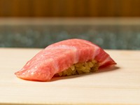厳選された四季折々の天婦羅を織り交ぜたお任せ寿司プラン。