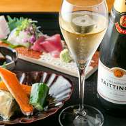 春夏秋冬の国産食材が織りなす、丁寧な日本料理を会席コースで。9～10品の構成で魅せる料理はつけダレやしょうゆに至るまで、すべて手間ひまかけた逸品ぞろいです。料理人が自ら厳選した旬の味わいは格別です。