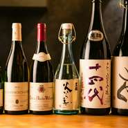 店主が1銘柄ずつ紹介してくれる日本酒は、おすすめに委ねてみるのも◎。会話をしながら、酒の知識も入り、気分よく酔いしれます。運命の美酒に出合えるかもしれません。酒器にもこだわっており、目でも楽しめます。