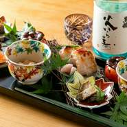 9名以上で貸切可能。家族や仕事仲間など気心知れた人たちとの団らんのひと時にもってこい。誕生日、昇進などの門出を旬の日本料理で祝ってみませんか。肩肘張らないおもてなしで、ワンランク上の贅を味わえます。