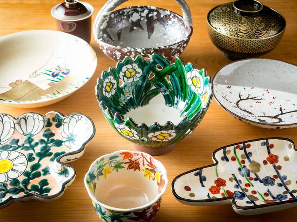 彩り豊かな器は、四季と同じタイミングで移り変わる