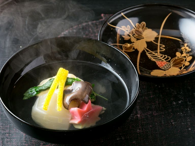 【伊予本】の命ともいえる出汁を極めた『椀物』