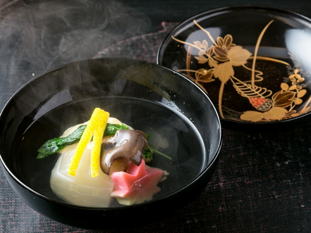 【伊予本】の命ともいえる出汁を極めた『椀物』