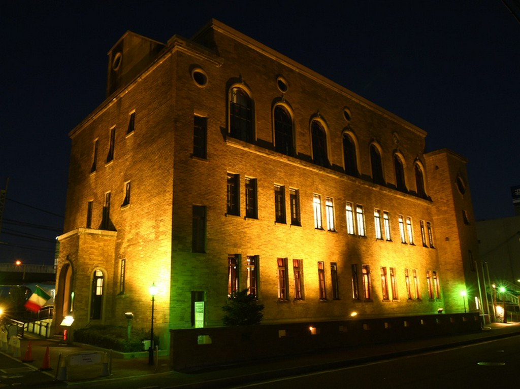 重厚な旧大津公会堂にあるイタリア料理店