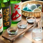 全国の地酒が約10種類。フレンチと日本酒の組み合わせも人気