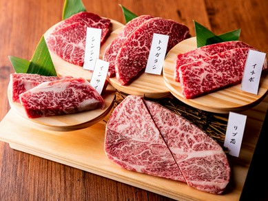 自慢の和牛肉の中から選りすぐった部位を盛り合わせで楽しむ『厳選5種盛り合わせ』