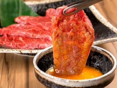 これぞ名物！特上ロースの旨みを卵だれで閉じ込める『柴崎焼き』