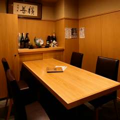 西麻布での和やかな接待にオススメ。6名様までOKの個室も完備