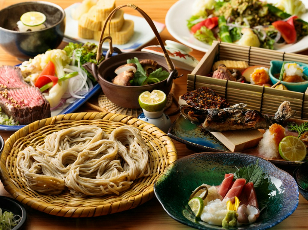 長野の地酒＆旬菜の蕎麦前を楽しみ、戸隠蕎麦で〆る大人の贅沢を