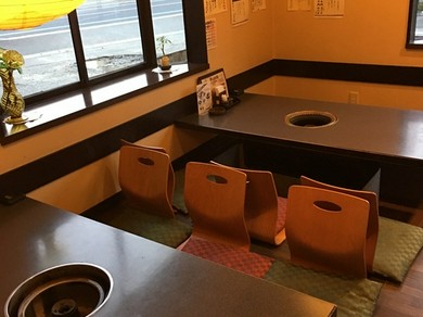 掘りごたつでゆっくりと焼肉を楽しんでいただけます