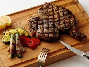 食べごたえある良質な赤身肉を厳選した肉の味わいをダイレクトに