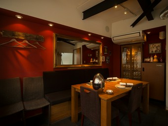 フランスの知人宅へ訪れたような雰囲気の中で料理を味わう