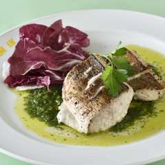 吟味された新鮮な旬魚を使った『本日のお魚料理』