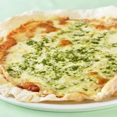 家族や恋人とシェアして食べられる、焼きたてアツアツの『マルゲリータピッツア』