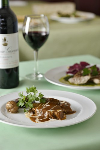 思わずワインがすすむ、ホロリとほどける『タンシチュー』