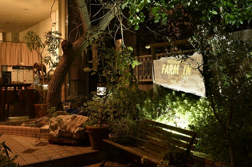 閑静な住宅街にあらわれる、緑豊かなエントランス