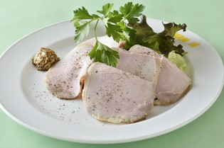 じっくりと仕上げた、燻製の香りが広がる『手作りロースハム』