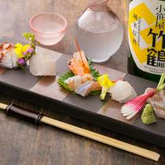 日本酒とも相性抜群。呉から届いた鮮魚に舌鼓『おつくり盛り合わせ』