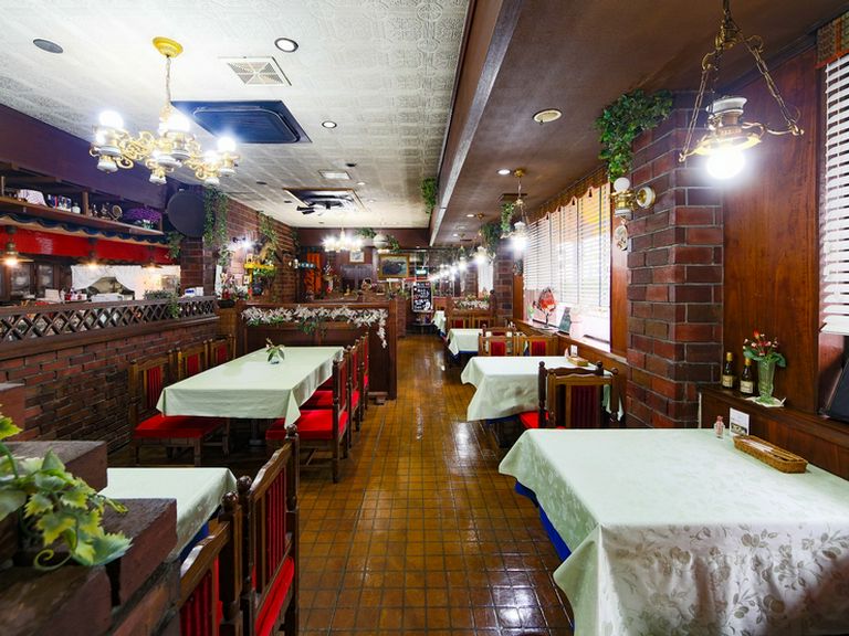 こだわりのインテリアが落ち着いた重厚感を演出