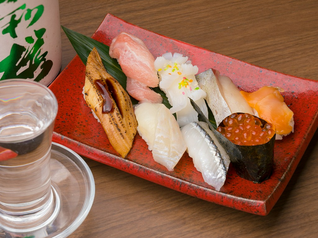 寿司に合う銘酒を厳選、広島の地酒も取り揃え