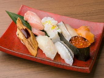 ネタとシャリのバランスにこだわり『厳選おまかせにぎり』