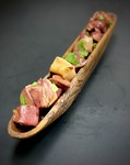桜とリンゴのスモークで色んな部位を2週間熟成。。オープン当初からの人気メニュー。

