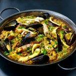 ポルトガルでは、お米（アローシュ）料理も多数あります。 
当店では〆のお米料理のイメージでさらっとお楽しみいただける様
リゾットのようにして提供しております。

