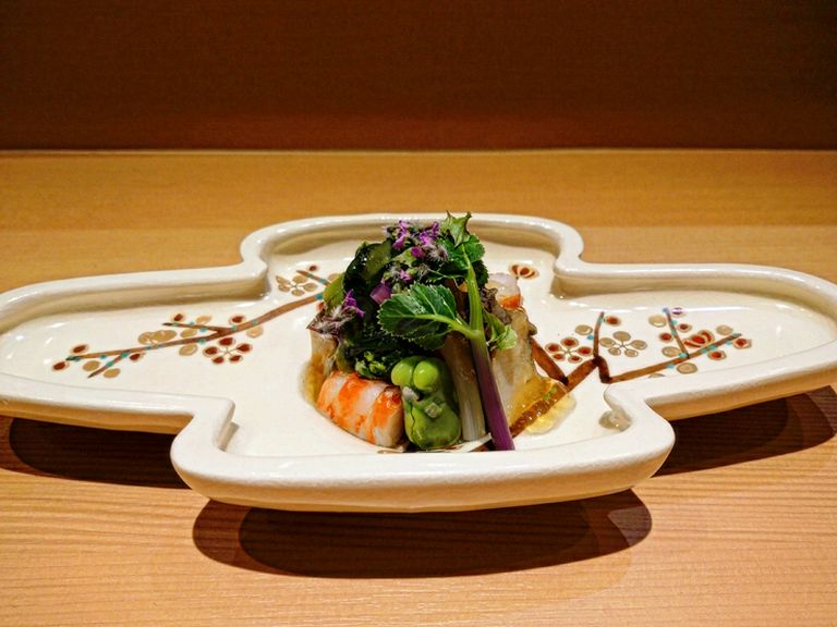 鮑と海老、花山葵の土佐酢ジュレ掛け