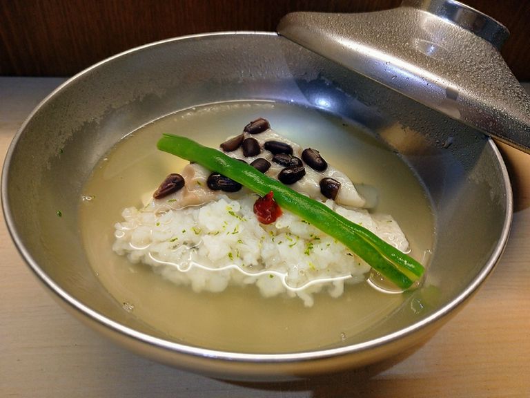 牡丹鱧と水無月豆腐のお椀