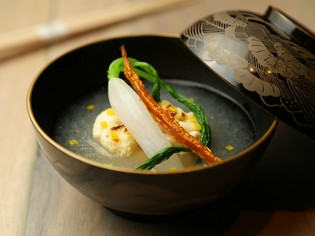 京都仕込みの技が冴える、上品で風味豊かな出汁を極めた『椀』