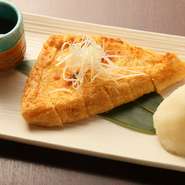 テレビや雑誌に何度も取り上げられている人気の品が、【焼助】でいつでも食べられます。炭火で表面を軽く焼いて、カリッサクッとした食感を楽しみます。