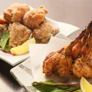 「鮮魚」「宮城産の鶏」「名取のせり」などなどの地元素材にプロならではの手間をかけてよりおいしく、楽しく。そして誰にとっても嬉しい手ごろな価格で提供してくれます。　