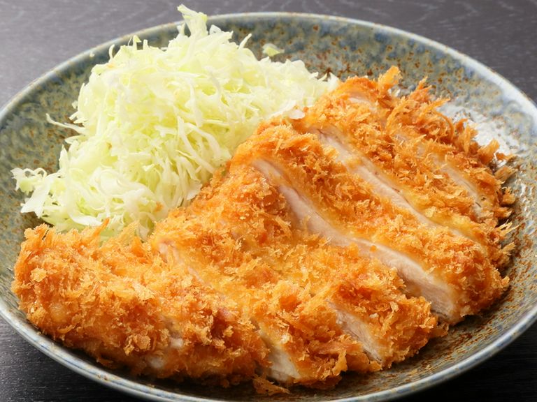 胃もたれしない、国産若鶏のムネ肉の『チキンカツ』も大人気
