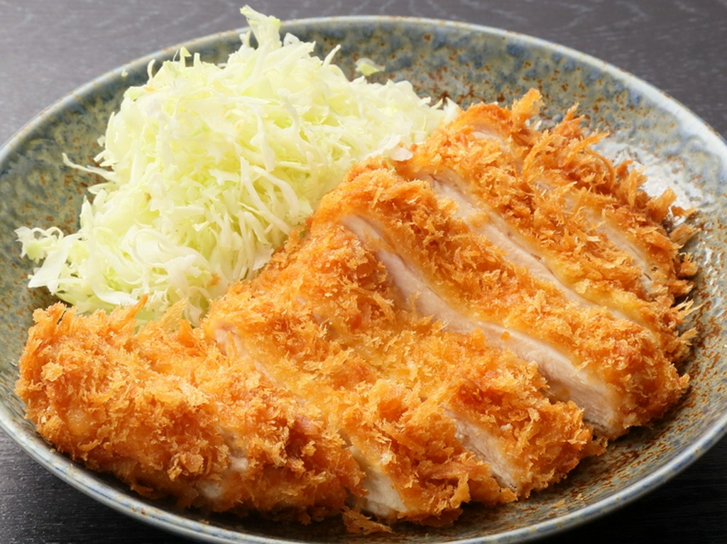 胃もたれしない、国産若鶏のムネ肉の『チキンカツ』も大人気
