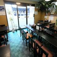 「お客さまのご都合で来店しやすい時間に、時計を気にせず訪れてほしい」という想いから、通し営業を実施。メニューが豊富なので、通い詰めても飽きません。すべてテイクアウト可能なのも嬉しいサービスです。