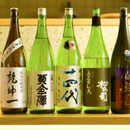 日本酒は料理とのバランスを考え、相性の良いものをラインナップ。半分以上は地元・宮城のものをセレクトし、季節限定のお酒や希少なお酒も仕入れているので、どんなお酒に出合えるかは、その日のお楽しみです。