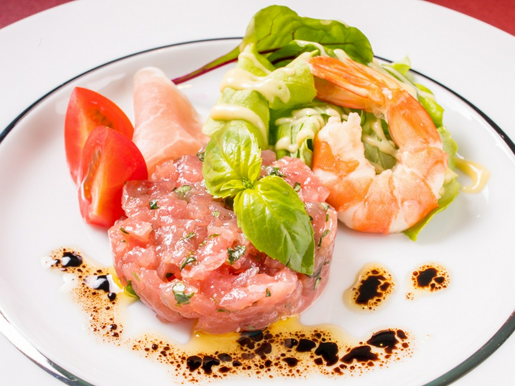 信頼のおけるプロが選ぶ、国内外から仕入れたこだわりの食材