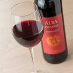 ~D.O.ヴァルデペニャス~ぶどう品種:テンプラニーリョ。凝縮したチェリー色。ラズベリー、赤スグリのアロマと果実の香り。程よいタンニンと果実味のバランスが良く、飲みやすい赤ワイン。