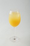 オレンジジュースとスパークリングワインを合わせたカクテル。意味はバレンシアの水。