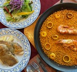 世界一のパエリアがお手軽に楽しめるセットです。
時間限定14時00分までのセットとなります。
