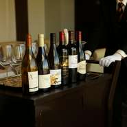 フランス産を中心に、選りすぐられたボトルが豊富に揃うワイン