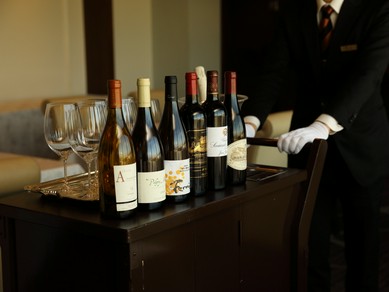 フランス産を中心に、選りすぐられたボトルが豊富に揃うワイン