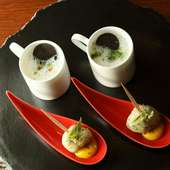 エスプレッソとフォアグラの脂が味わいの奥行きを演出『高岡産菊芋のヴルーテ　フォアグラ　エスプレッソ』