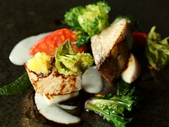 エスプレッソとフォアグラの脂が味わいの奥行きを演出『高岡産菊芋のヴルーテ　フォアグラ　エスプレッソ』